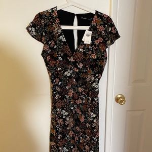 Abercrombie & Fitch NWT Mid Length Flower Dress